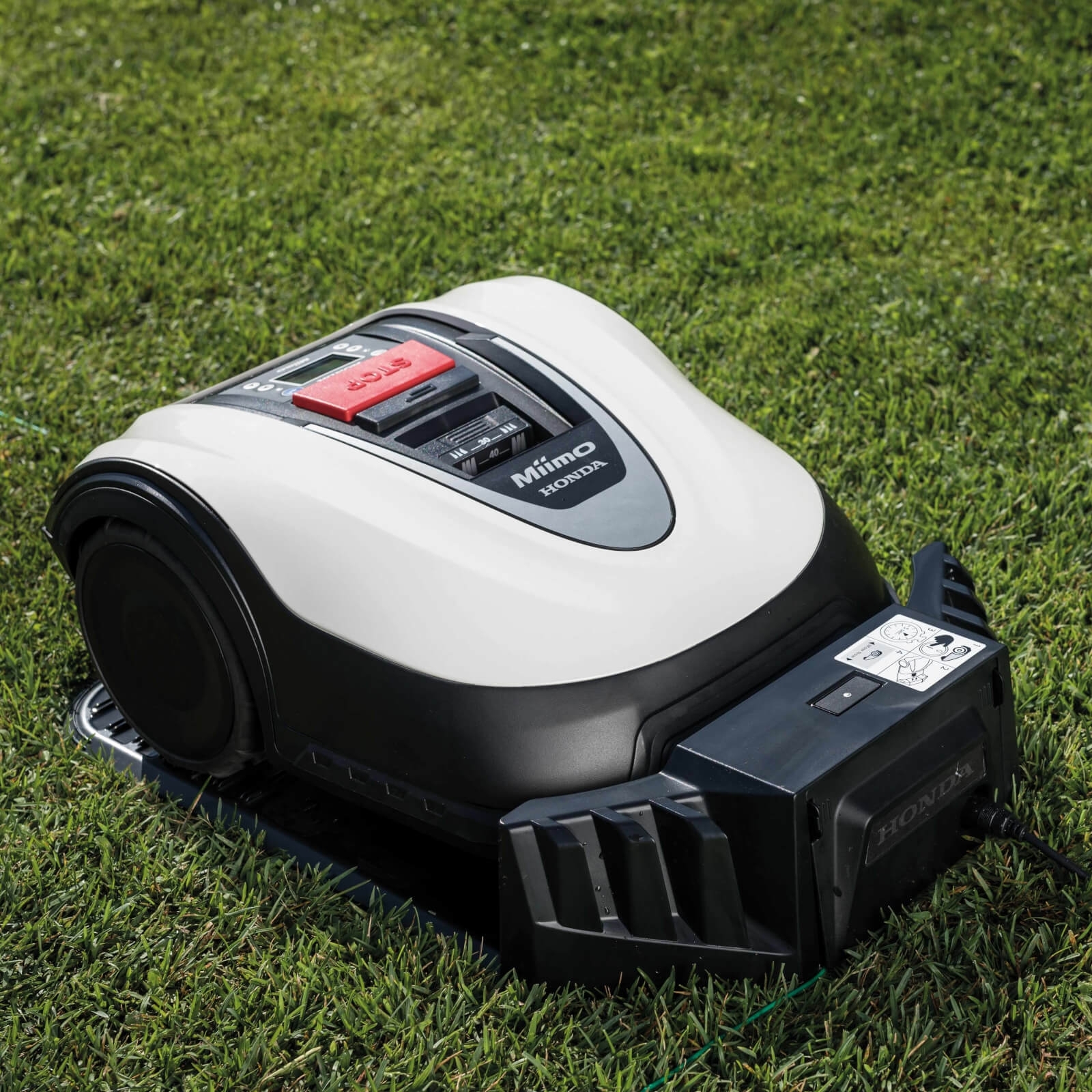 Honda MIIMO HRM 70 LIVE Plug and Play Robotic Lawn Mower (Inc Wire & Pegs)