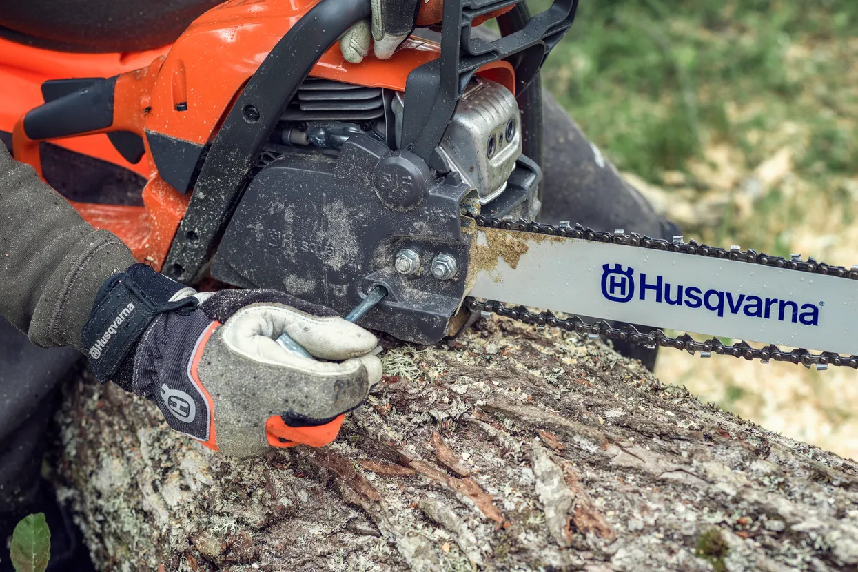 135 Chainsaw 14"