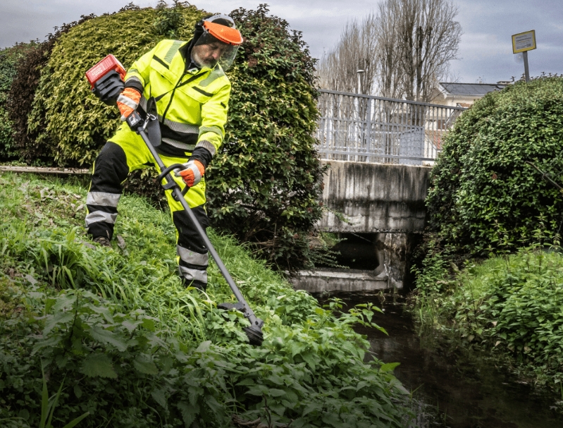 KC100.9 Grass Trimmer